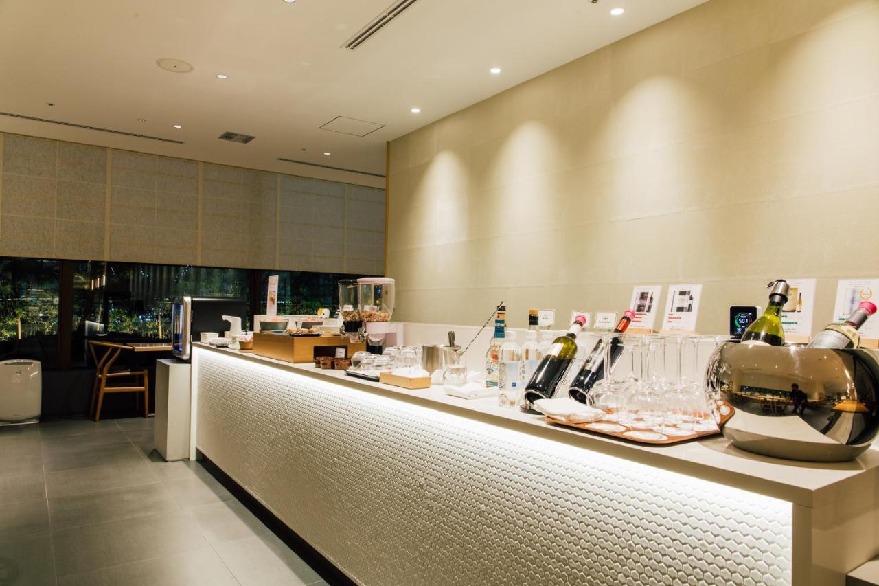 Kanazawa Tokyu Hotel Eksteriør billede The bar at the lounge